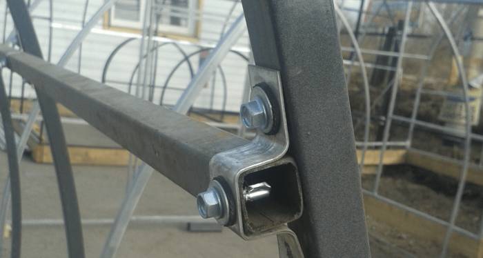 Как сделать садовые качели из профильной трубы своими руками