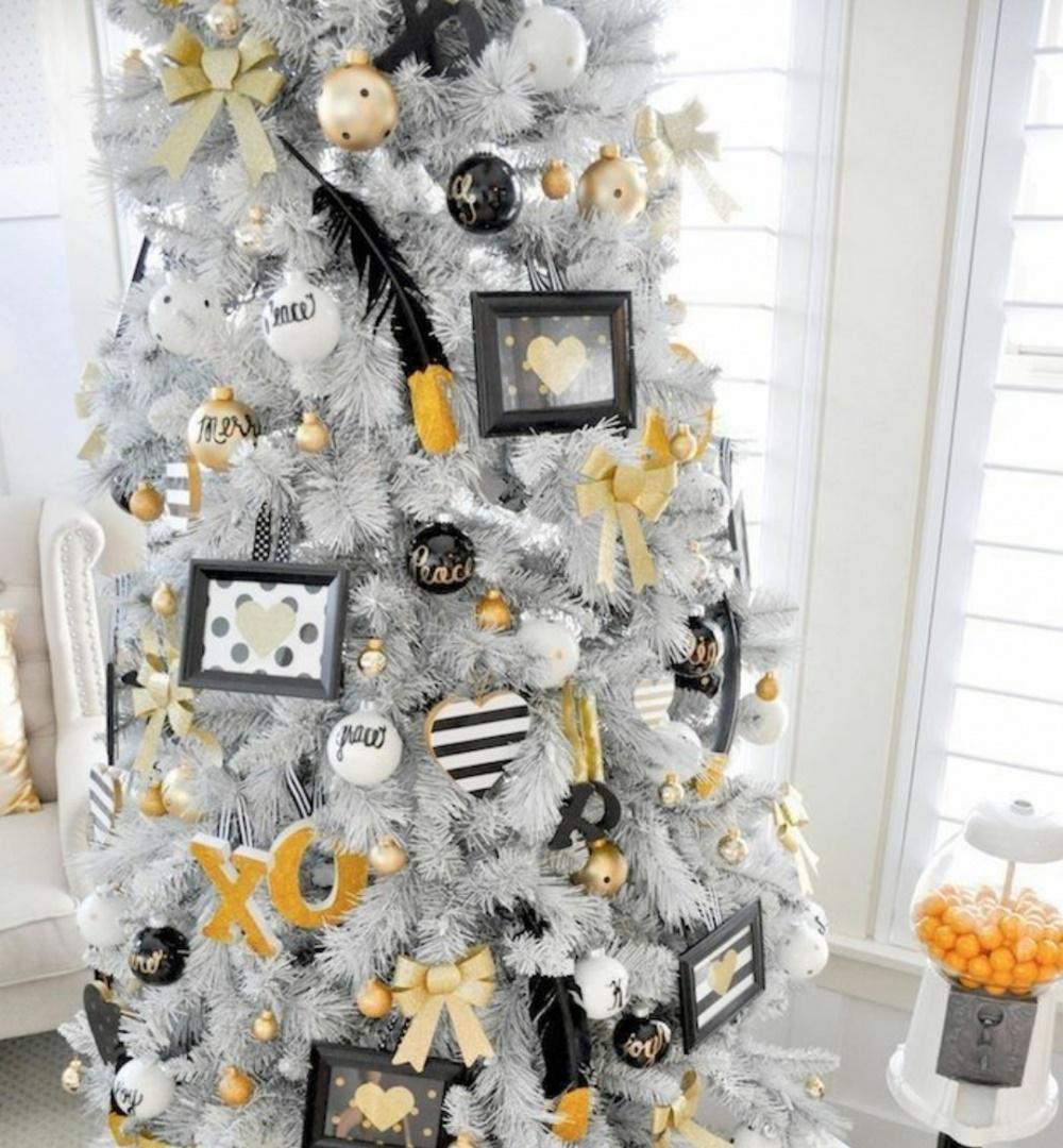 Как красиво нарядить белую елку в 2023 году: фото, искусственную