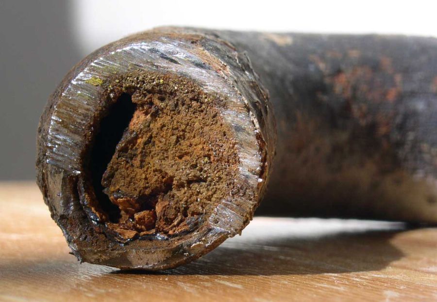 Почему шумит кран: при включении воды, горячей, холодной, в ванной, что делать