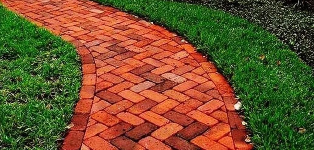 Как сделать дорожку из старого кирпича своими руками