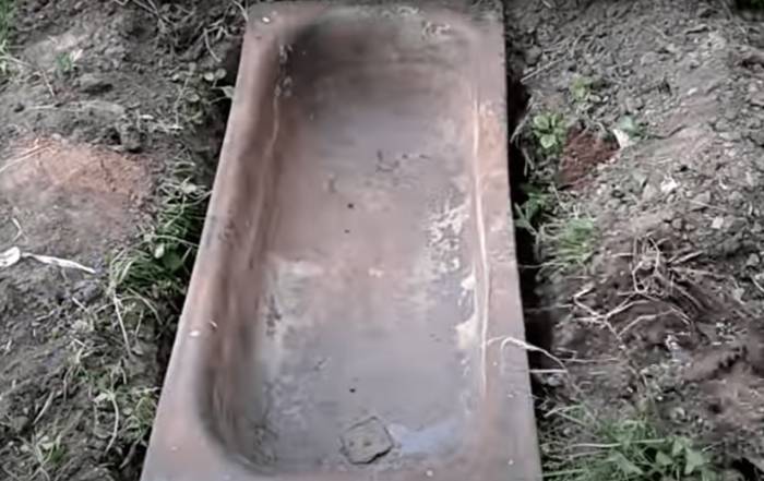 Как сделать пруд из старой ванны на даче своими руками