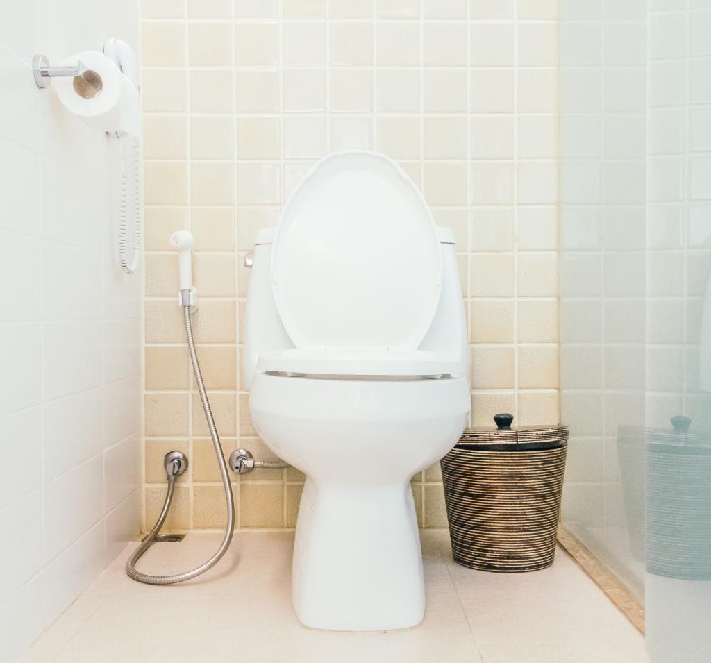 Как правильно установить унитаз на плитку своими руками: на герметик, без болтов