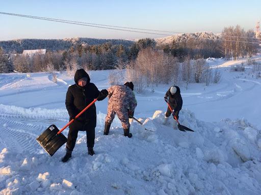 Как сделать горку из снега для детей своими руками поэтапно