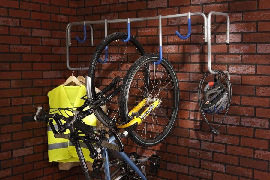 Как повесить велосипед на стену в гараже своими руками: фото, вертикально, видео