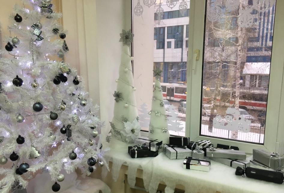 Новогоднее украшение офиса (кабинета) своими руками: фото, новые идеи