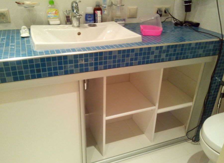 Столешница под раковину в ванную своими руками: из плитки, дерева, бетона