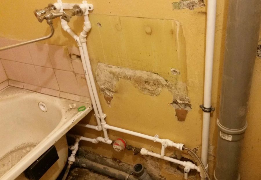 Почему шумит кран: при включении воды, горячей, холодной, в ванной, что делать