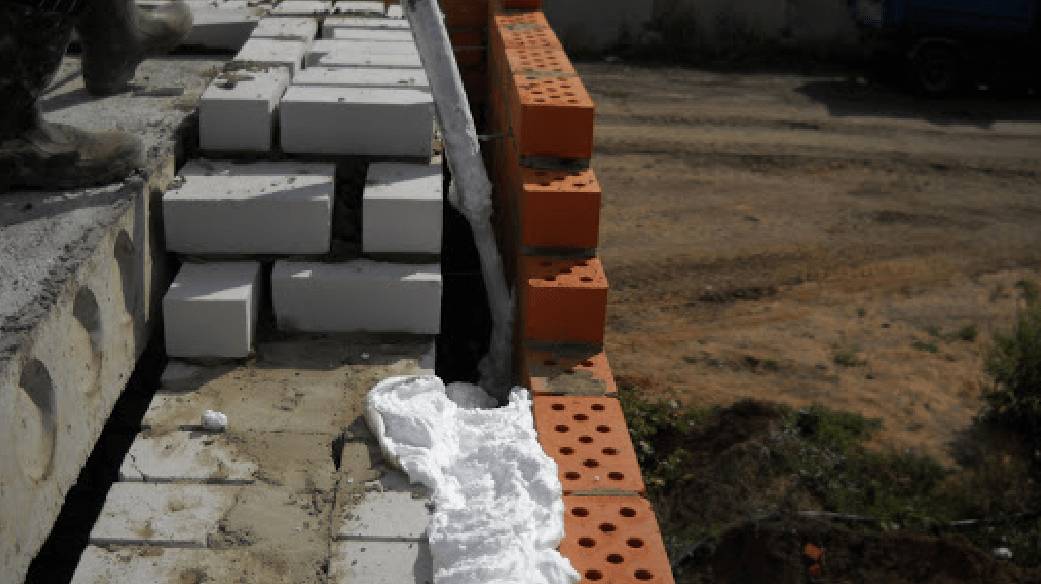 Утепление стен дома пеноизолом