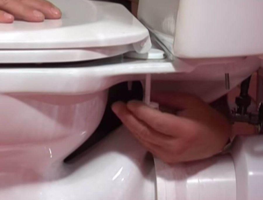 Как снять сиденье с унитаза: поменять, установить, закрепить, с микролифтом