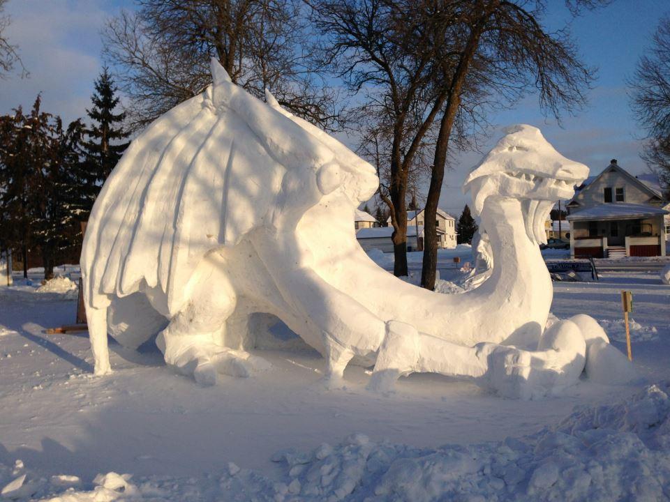 Фигура дракона из снега: как слепить своими руками
