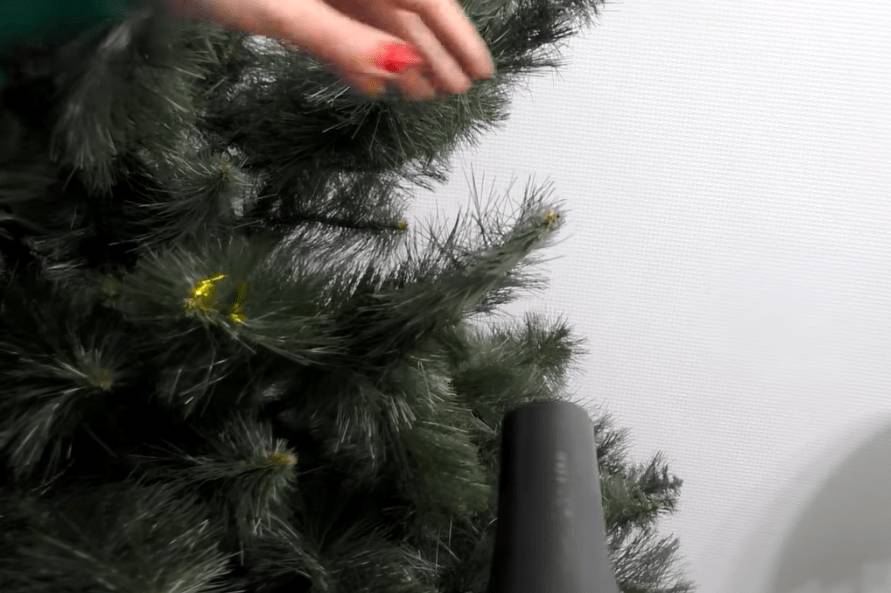 Как правильно расправить искусственную елку после хранения: литую, из ПВХ