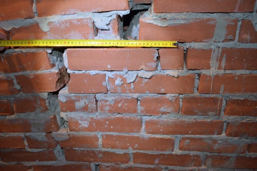 Замена кирпичей в лицевой кладке стены дома