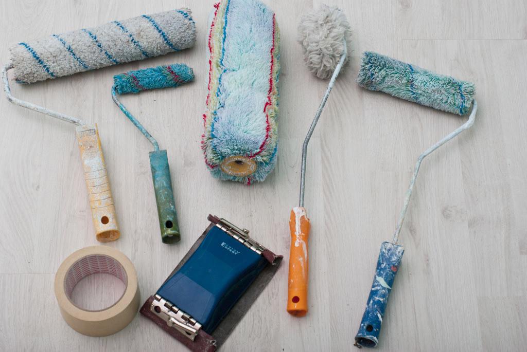 Можно ли красить ламинат: краской, лаком, морилкой