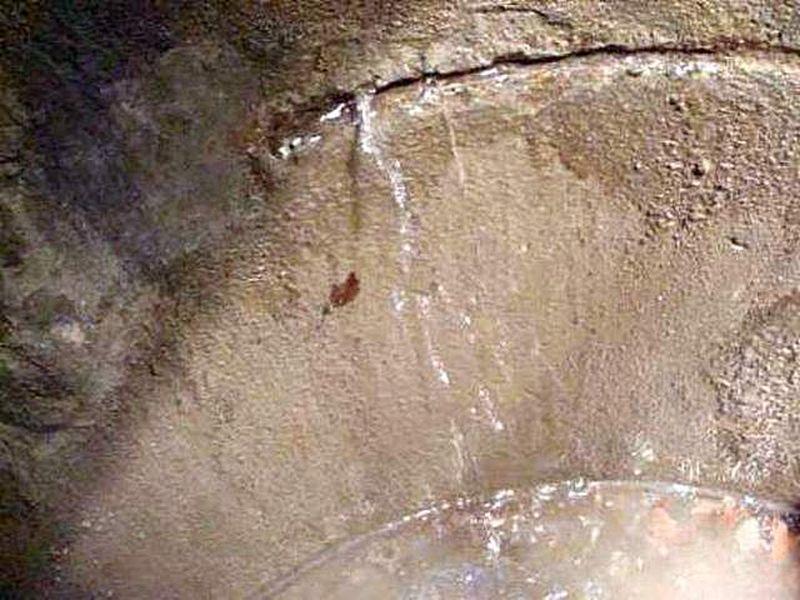 Как почистить колодец на даче от ила, глины, грязи, масла своими руками