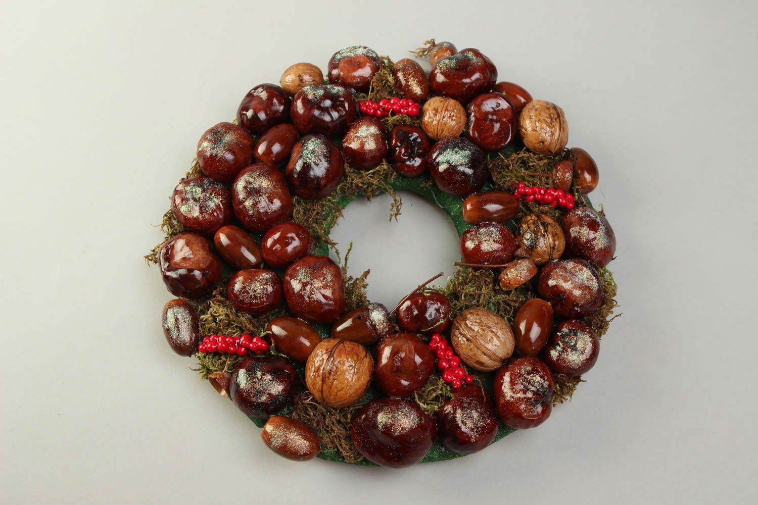 Как сделать рождественский венок из подручных материалов, пробок