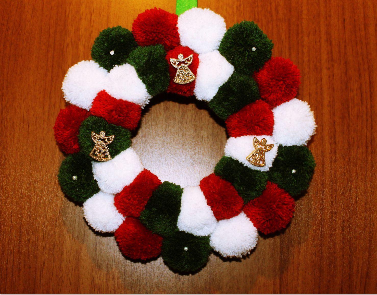 Рождественский венок: из фетра, ткани, ниток, бисера, мастер-классы