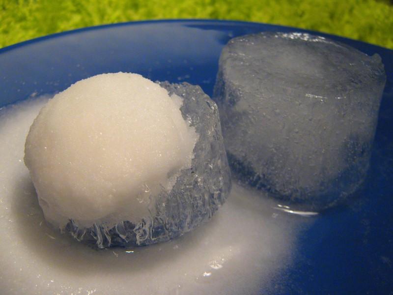 Как легко и быстро убрать снег во дворе