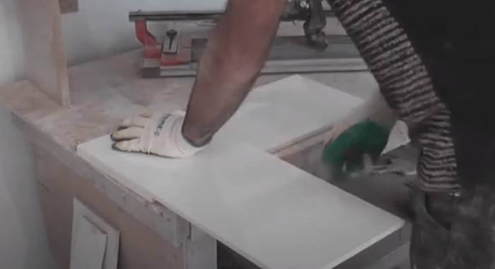 Из чего и как сделать полку в ванной комнате своими руками