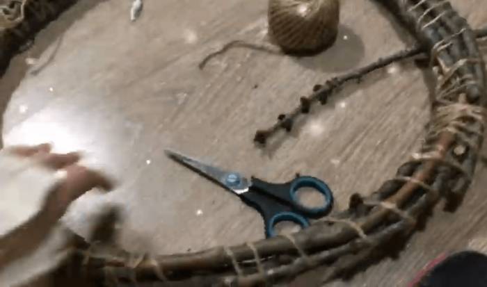 Рождественский венок из веток: как сделать своими руками, пошагово