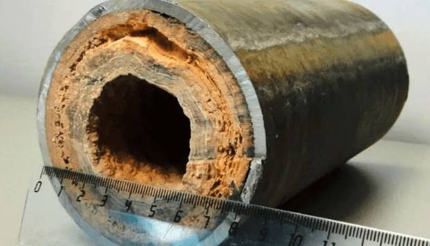 Почему полотенцесушитель в ванной холодный: причины, после отключения горячей воды