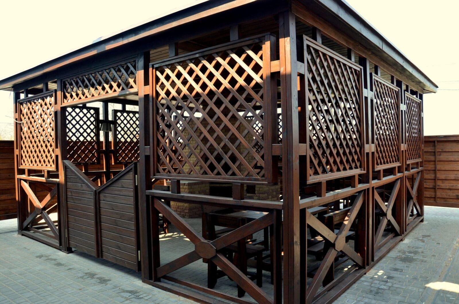 Защита беседки от дождя, ветра и снега: чем можно закрыть