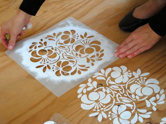 Как сделать трафареты для декоративной штукатурки своими руками