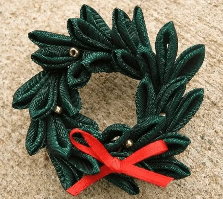 Рождественский венок: из фетра, ткани, ниток, бисера, мастер-классы