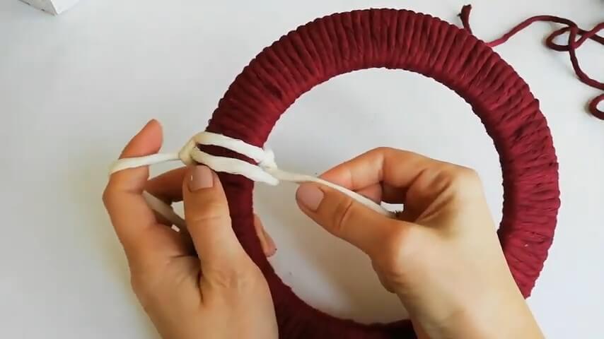 Рождественский венок: из фетра, ткани, ниток, бисера, мастер-классы