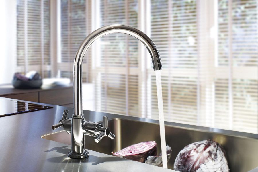 Почему шумит кран: при включении воды, горячей, холодной, в ванной, что делать