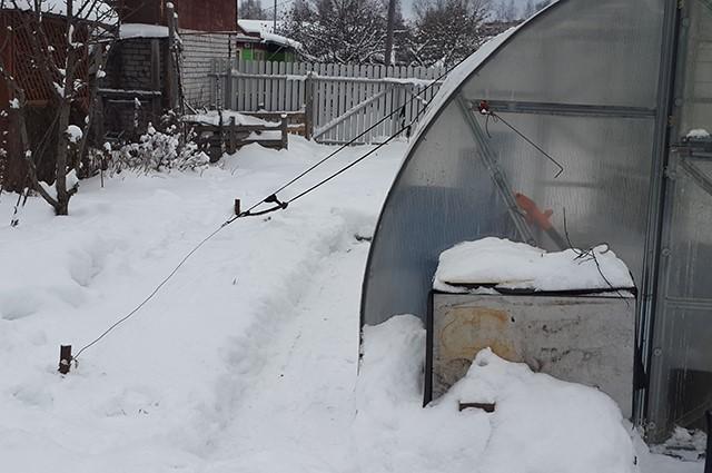 Чем счищать снег с теплицы из поликарбоната