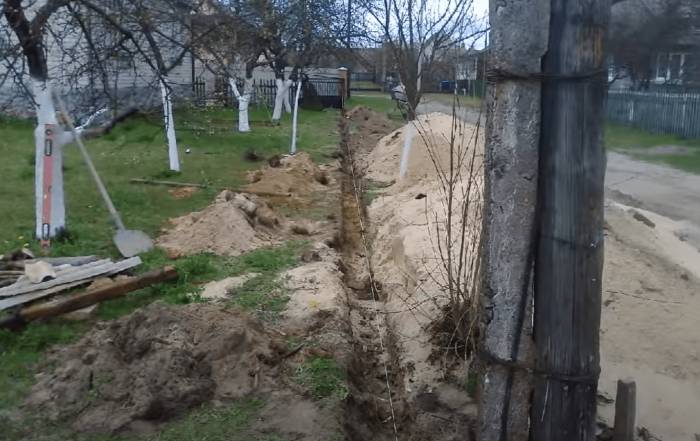 Как сделать забор из профнастила без сварки своими руками