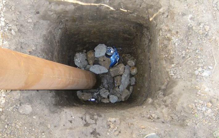 Установка забора зимой: плюсы и минусы, из профнастила, как залить столбы