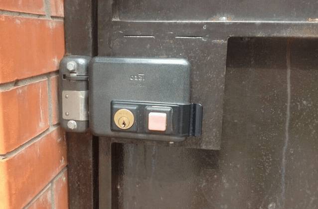 Как разморозить замок на калитке: что делать, чтобы не замерзал, кодовый