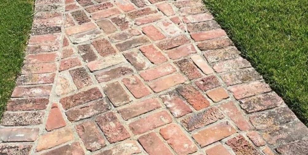 Как сделать дорожку из старого кирпича своими руками