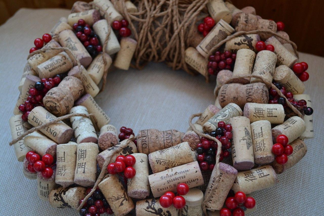 Как сделать рождественский венок из подручных материалов, пробок