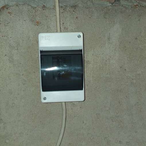 Освещение в курятнике: какое должно быть, как сделать