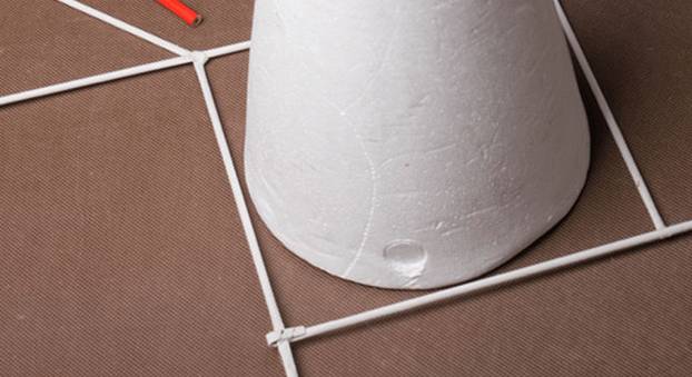 Как сделать елку из журнала, газетных трубочек своими руками