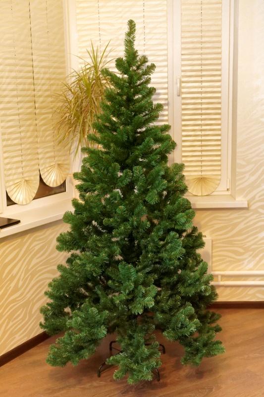 Какую искусственную елку лучше выбрать на Новый год