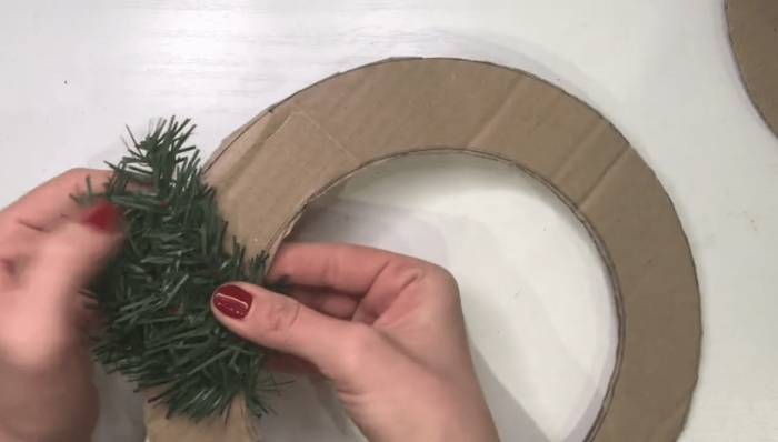 Рождественский венок из веток: как сделать своими руками, пошагово