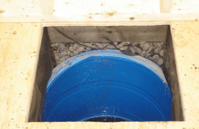 Как сделать дачный туалет из 200-литровой бочки своими руками