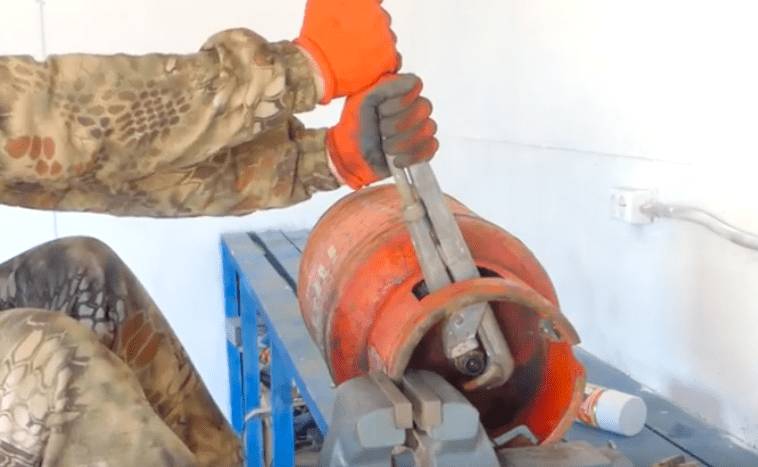 Как сделать мангал-коптильню из газового баллона своими руками