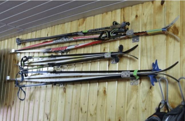 Как правильно хранить лыжи: беговые, горные, пластиковые, зимой, летом