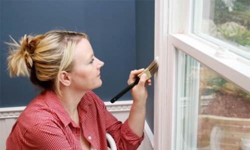 Чем и как правильно покрасить деревянные окна снаружи и внутри