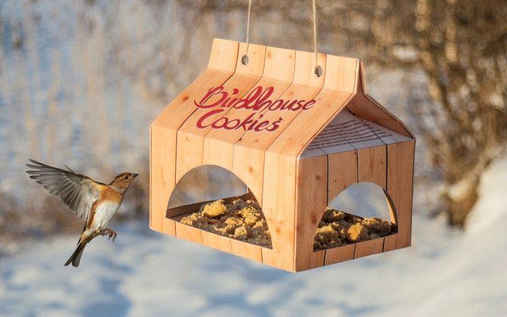 Как сделать кормушку для птиц из картона своими руками