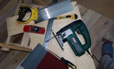 Бизиборд для девочек своими руками: фото и идеи развивающих досок и домиков