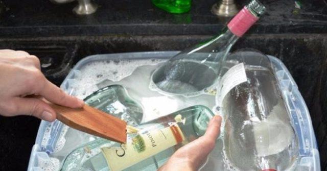 Как сделать клумбу из стеклянных бутылок: фото + идеи по оформлению