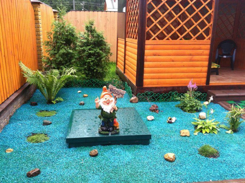 Клумбы своими руками со щебнем: отсыпка гравием, цветной щебенкой и фото