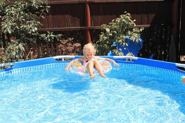 Можно ли лить белизну в бассейн и сколько нужно на куб воды