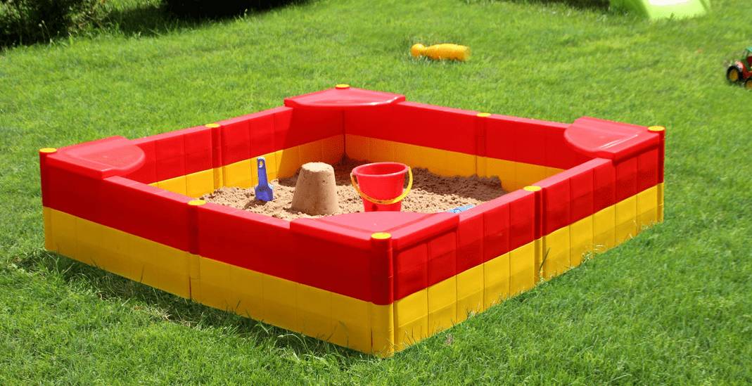 Как сделать детскую песочницу с крышкой для дачи своими руками