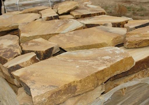 Клумба из камней своими руками: как выложить цветник пошагово, фото